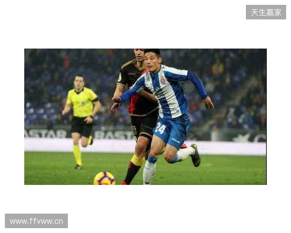 西班牙名嘴：维尼在替补席发笑不职业，在哪都该被开除