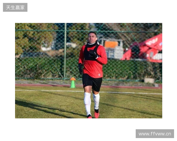 记者:韦世豪当蓉城队长并不意外 他和罗慕洛刘殿座携手带队前进 记者:韦世豪当蓉城队长并不意外 他和罗慕洛刘殿座携手带队前进